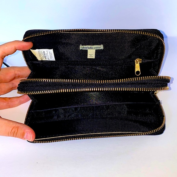 Perfect Party Wristlet! - Picture 3 of 4